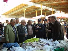 Belediye Pazar Yeri Komisyonu çarşamba pazarı esnafını denetledi
