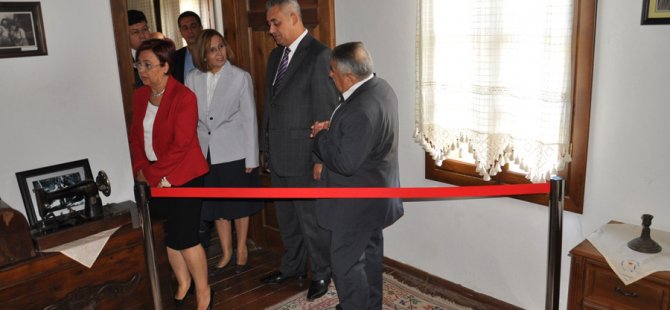 aw203712_04.jpg aw203712_04.jpg