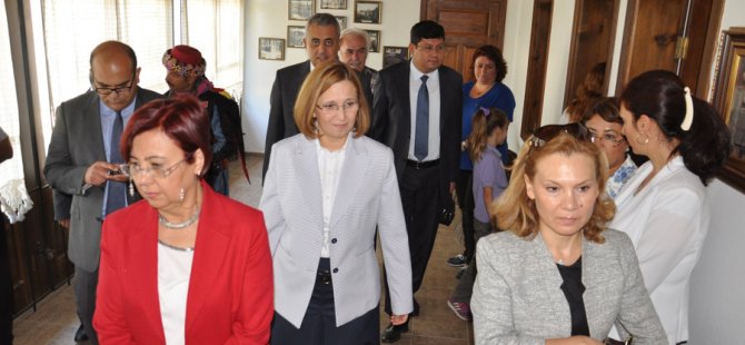 aw203712_06.jpg aw203712_06.jpg